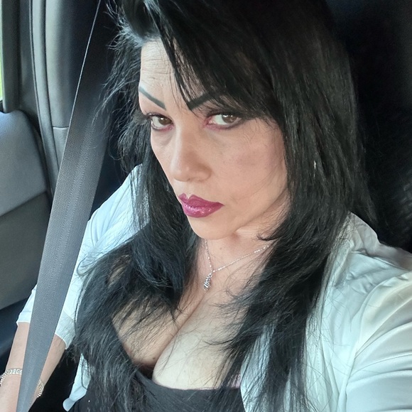 Meet your Posher, Debbie - Picture 2 of 2